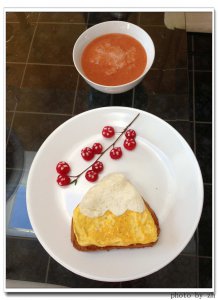 Mount fuji(egg,bread,raspberry).JPG