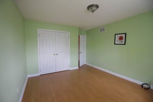 green bedroom 001.jpg
