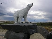 Polar_bear_statue_in_Churchill,_Manitoba,_Canada.jpg