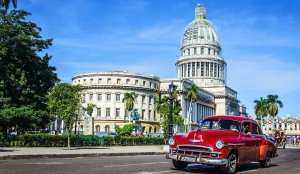 CITY-AND-CAR-IN-CUBA.jpg
