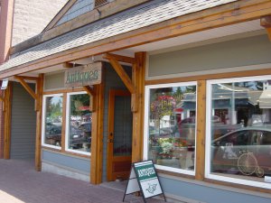 Qualicum Beach Village Centre古董店,533.JPG