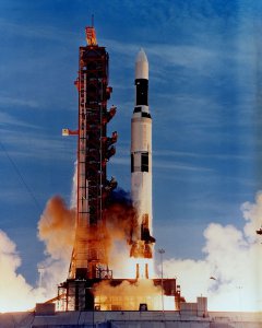 821px-Skylab_launch_on_Saturn_V[1].jpg