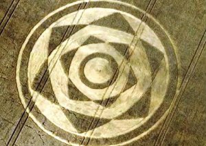 crop circle Worcestershire, United Kingdom[1].jpg