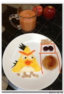 angry bird(egg,bread,carrot,nori,cherry).JPG