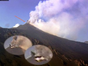 triangle UFO volcano Etna[1].jpg