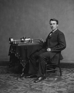 1877 800px-Edison_and_phonograph_edit2.jpg