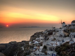 Oia_Sunset_Santorini_Greece_031NVYrEic6z.jpg