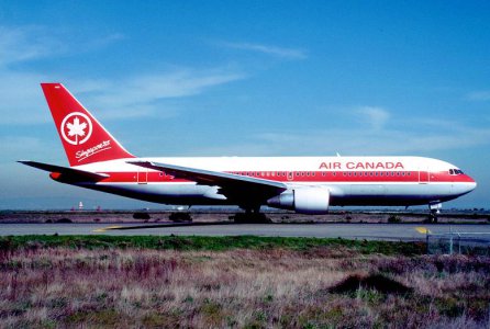 Air_Canada_Boeing_767.jpg